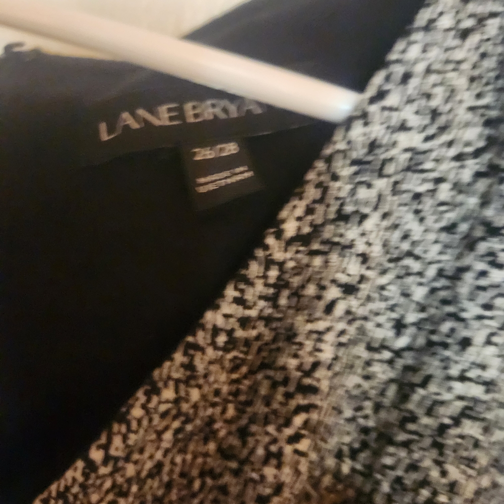 Elegant Black and White Plus Women's Dress Size 26/28 - Picture 2 of 5